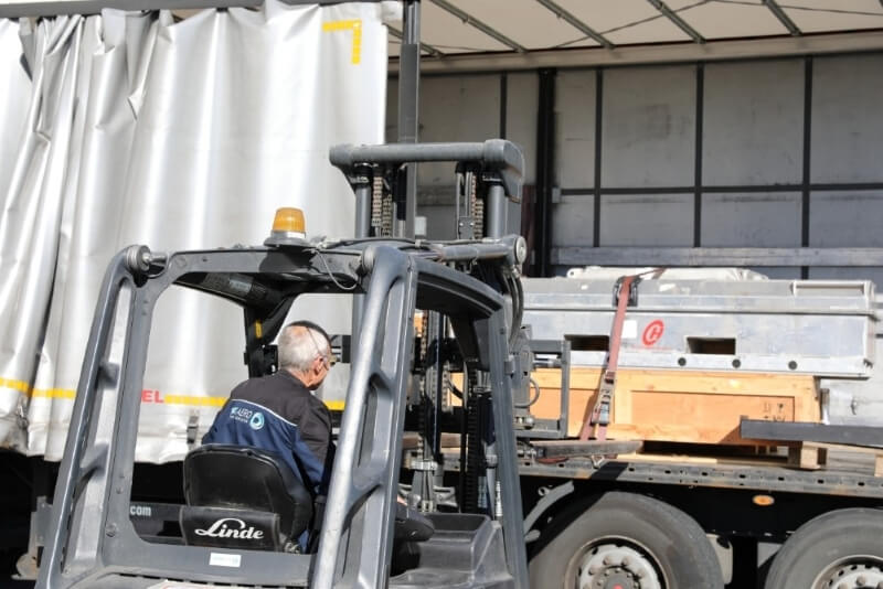 Nos équipes logistiques au service des équipes techniques d'Heliswiss